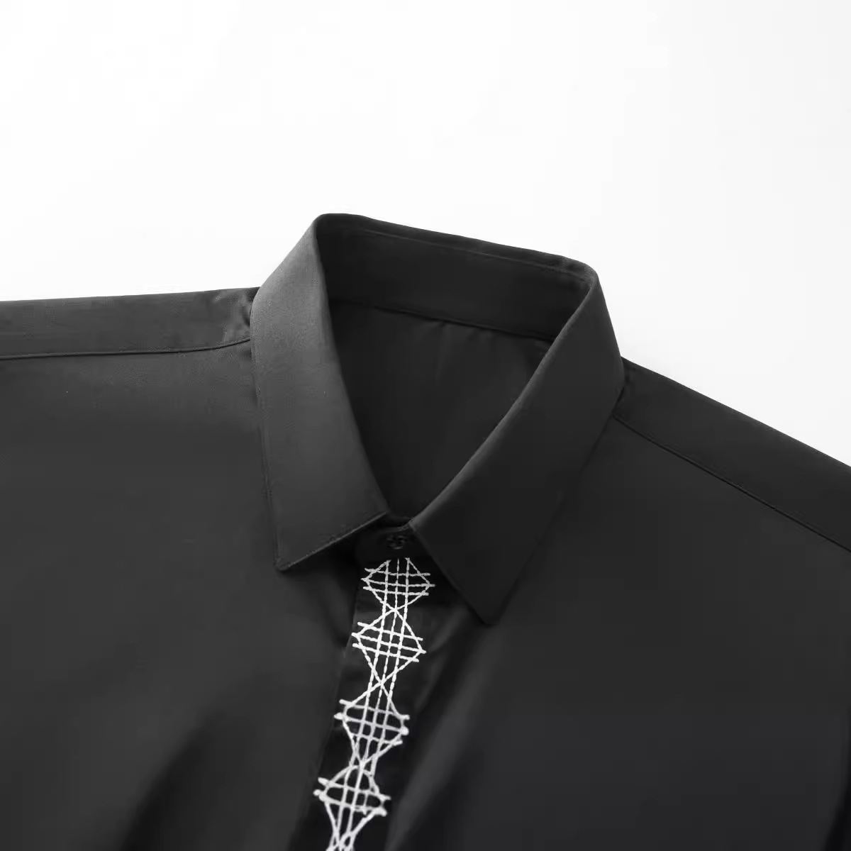 Осенне-зимний новый товар: чер – обзор и цена Embroidery On Black Shirt