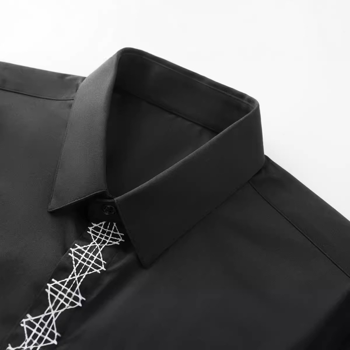 Осенне-зимний новый товар: чер – обзор и цена Embroidery On Black Shirt