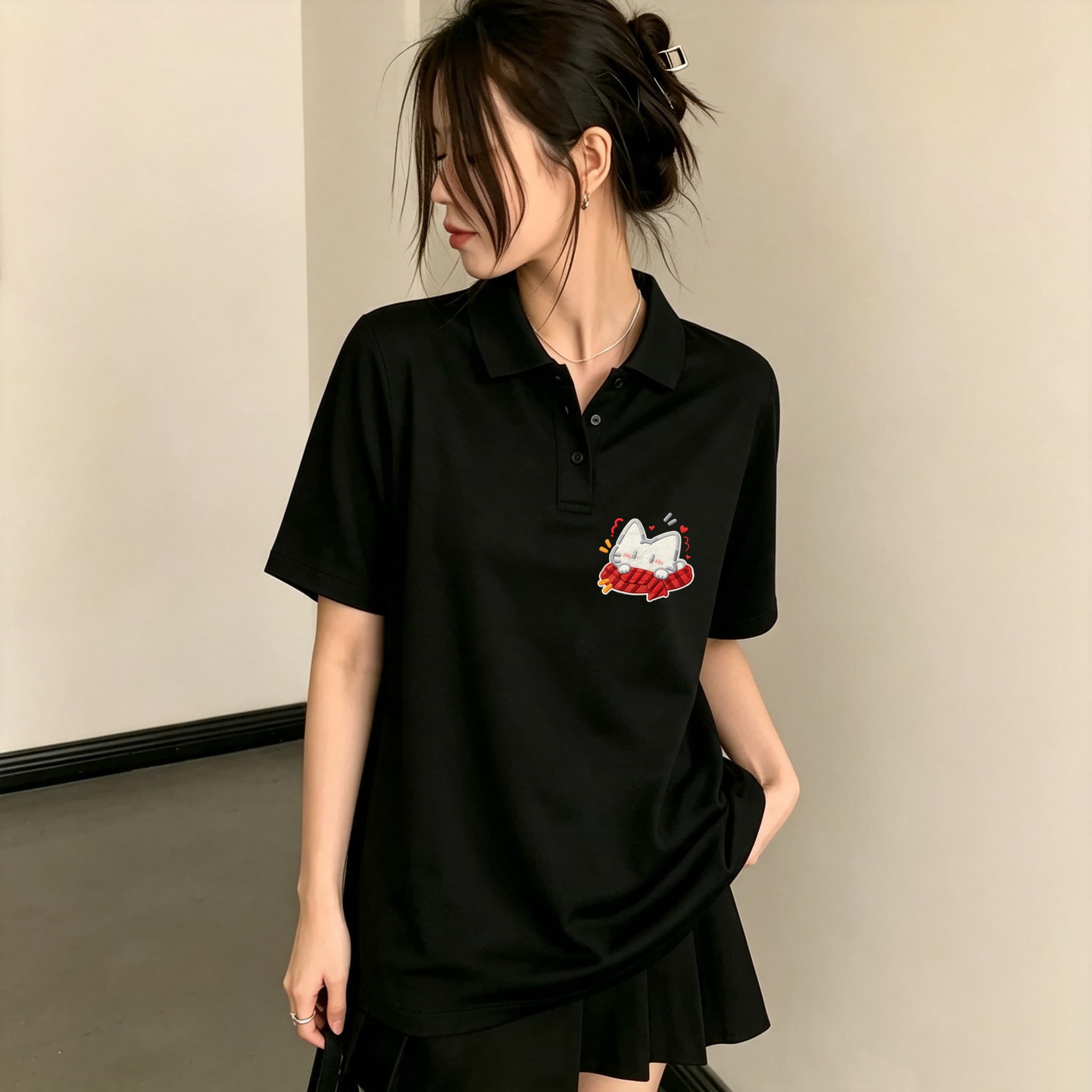 Женская черная рубашка-поло с  – обзор и цена Embroidery On Black Shirt