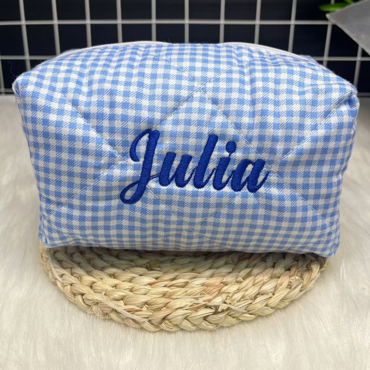 Полосатая косметичка большой е – обзор и цена Embroidery Names